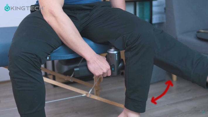 Cách sử dụng súng massage hỗ trợ giảm đau đùi sau