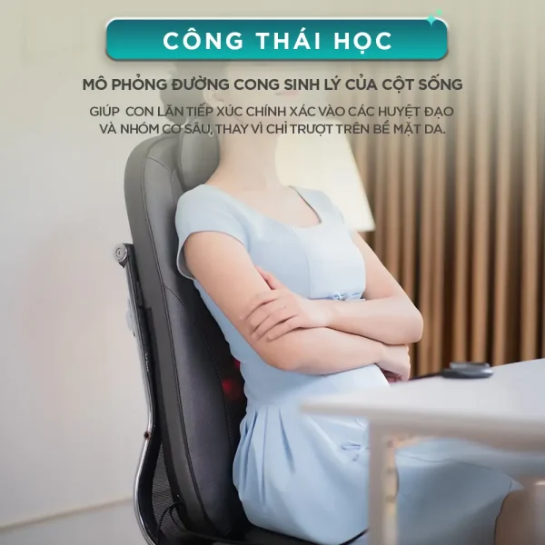 Thiết kế công thái học của đệm massage KINGTECH KC-500S mô phỏng đường cong cột sống, giúp con lăn tiếp xúc chính xác vào huyệt đạo và nhóm cơ sâu
