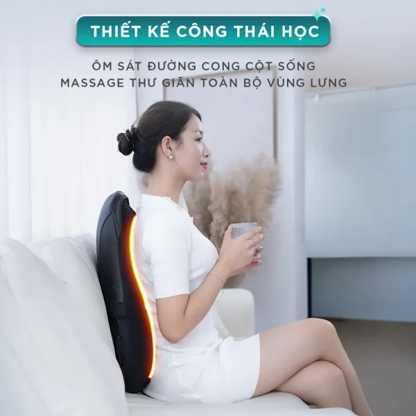 Thiết kế công thái học của đệm massage lưng KC-300 ôm sát đường cong cột sống, hỗ trợ thư giãn toàn bộ vùng lưng
