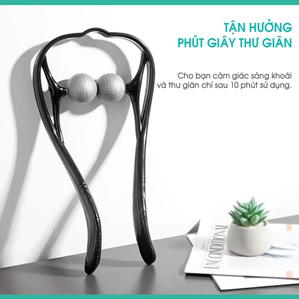 Dụng cụ massage cổ vai gáy KINGTECH với hai đầu massage bi tròn giúp thư giãn cổ vai gáy sau 10 phút sử dụng