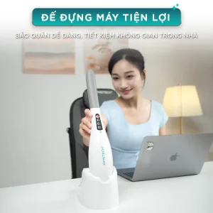 Máy massage cầm tay KINGTECH LUX-450 có đế đựng tiện lợi, giúp bảo quản gọn gàng và tiết kiệm không gian trong nhà