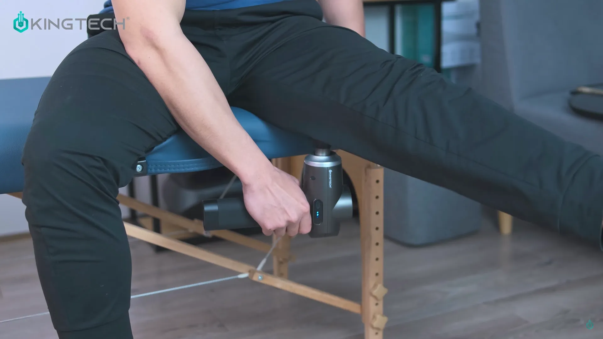 Cách sử dụng súng massage cho đau thần kinh tọa