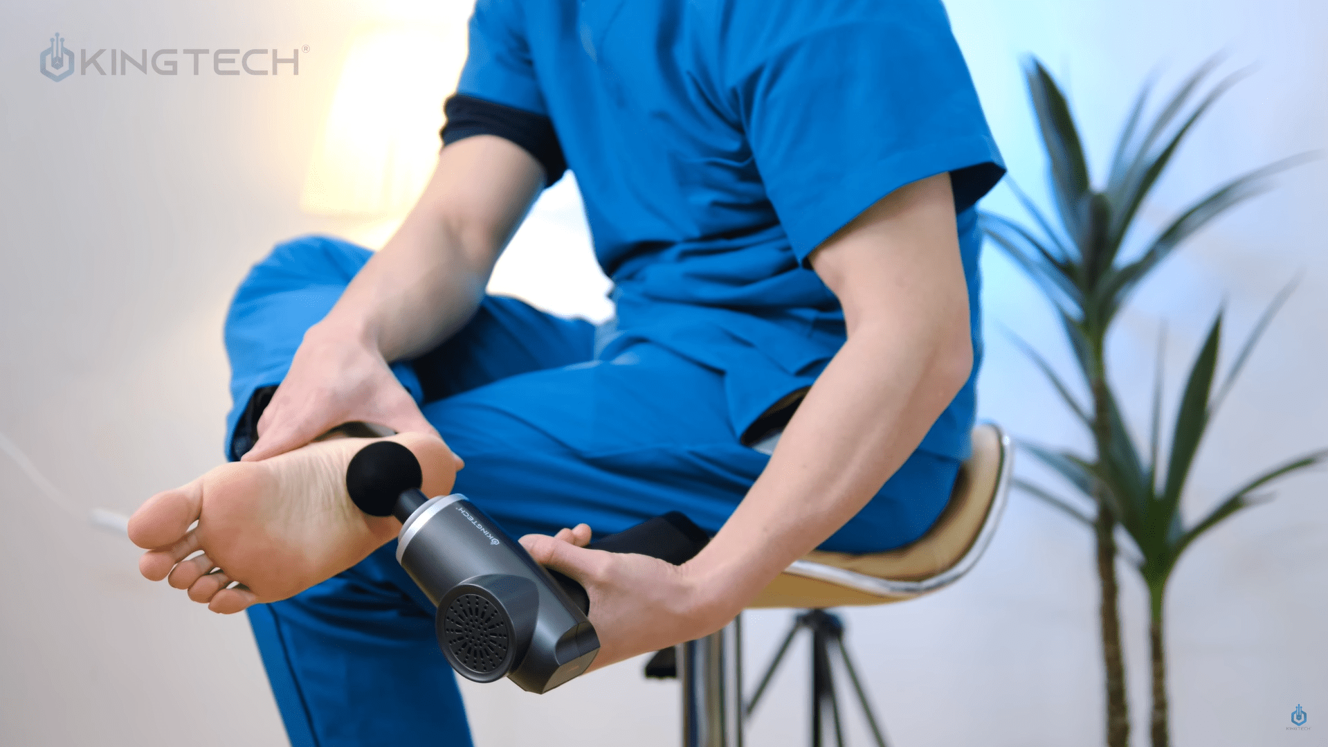Cách Sử Dụng Súng Massage Cho Tình Trạng Đau Mỏi Bàn Chân