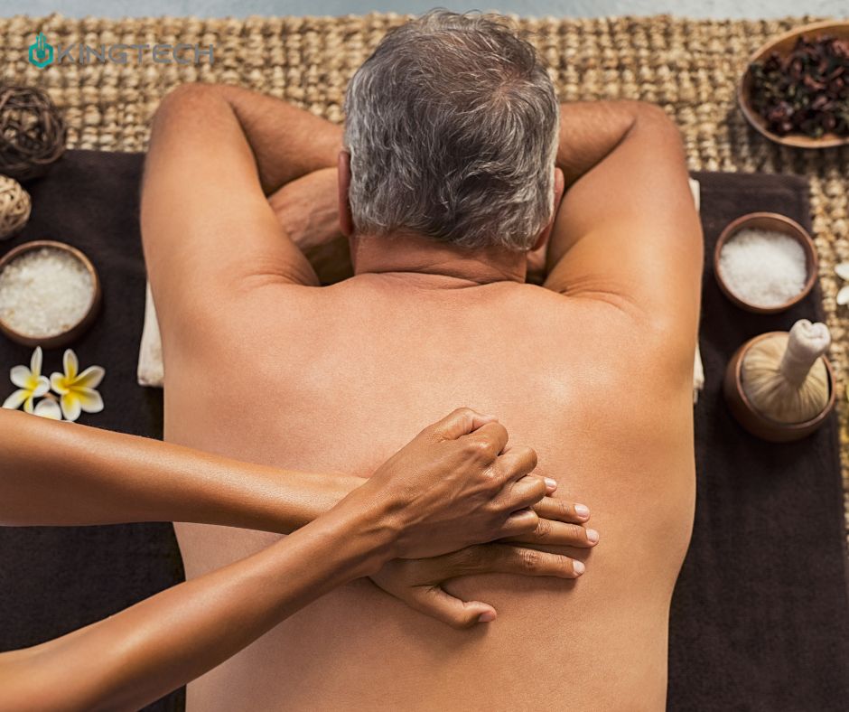 Lợi ích khi massage tại nhà cho người cao tuổi
