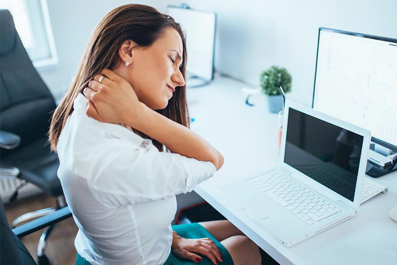 đau nhức gáy ở dân văn phòng